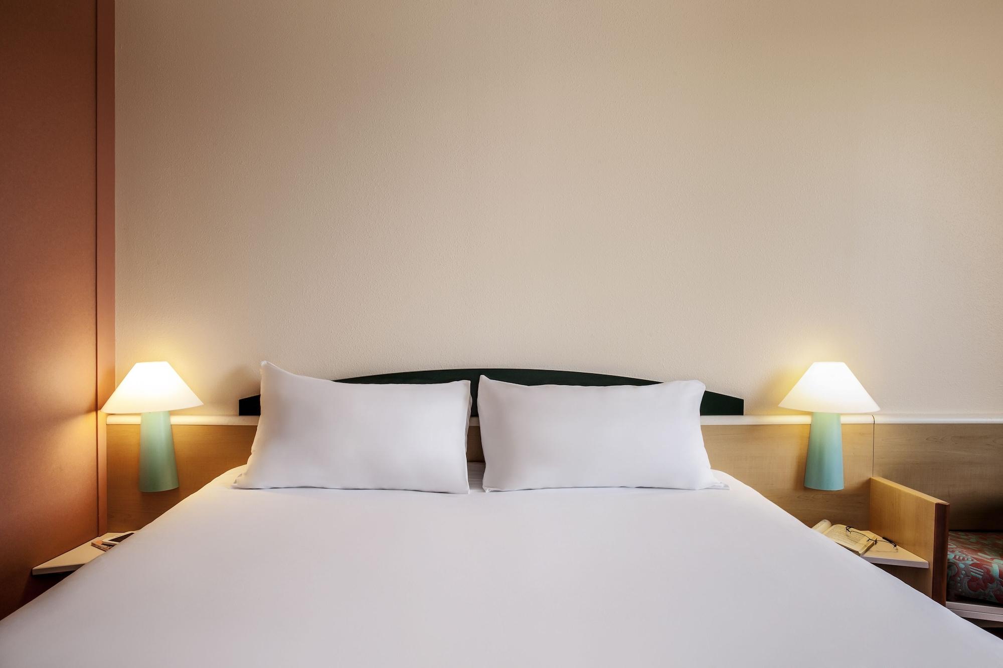 מלון Ibis Barcelona מולינס דה ריי מראה חיצוני תמונה